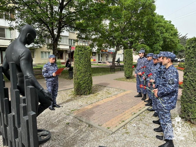 Росгвардейцы в Карачаево-Черкесии почтили память ликвидаторов аварии на Чернобыльской АС 
