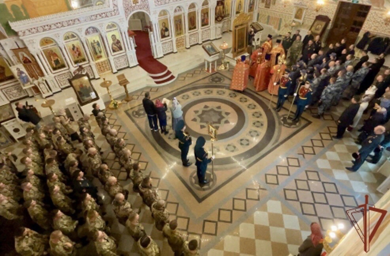 В преддверии Дня Победы в Главном храме Росгвардии состоялся благодарственный молебен с крестным ходом