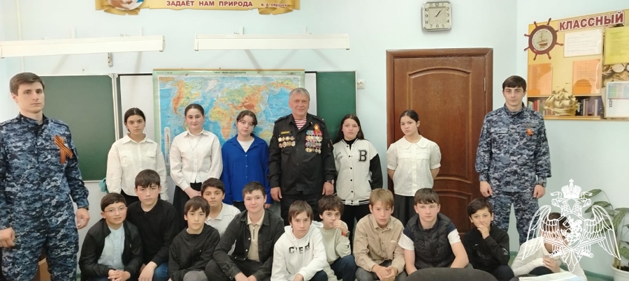 Росгвардейцы провели классный час в школе Карачаевска  