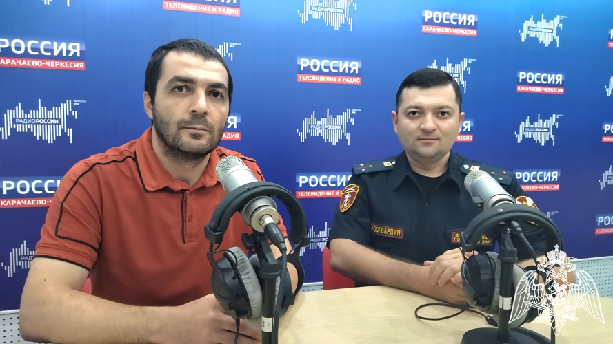 Офицер Росгвардии выступил на региональной радиостанции в Карачаево-Черкесии 