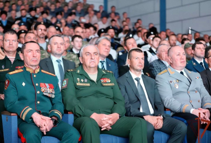 Командующий Северо-Кавказским округом Росгвардии принял участие в церемонии вручения боевого знамени казачьей бригаде «Терек»