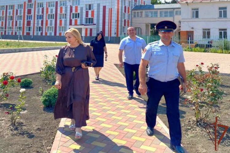 В Карачаево-Черкесии росгвардейцы проверяют готовность школ к новому учебному году