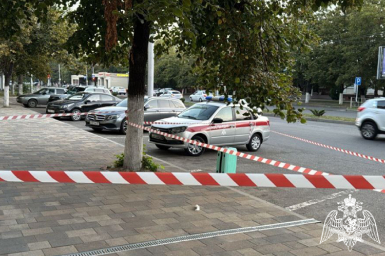 Росгвардейцы обнаружили чемодан брошенный в центре Черкесска