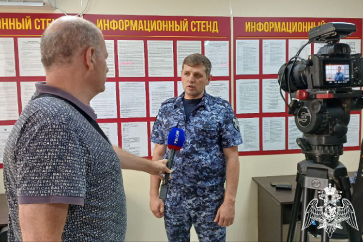 Журналисты регионального телевидения Карачаево-Черкесии побывали в Центре лицензионно-разрешительной работы Росгвардии