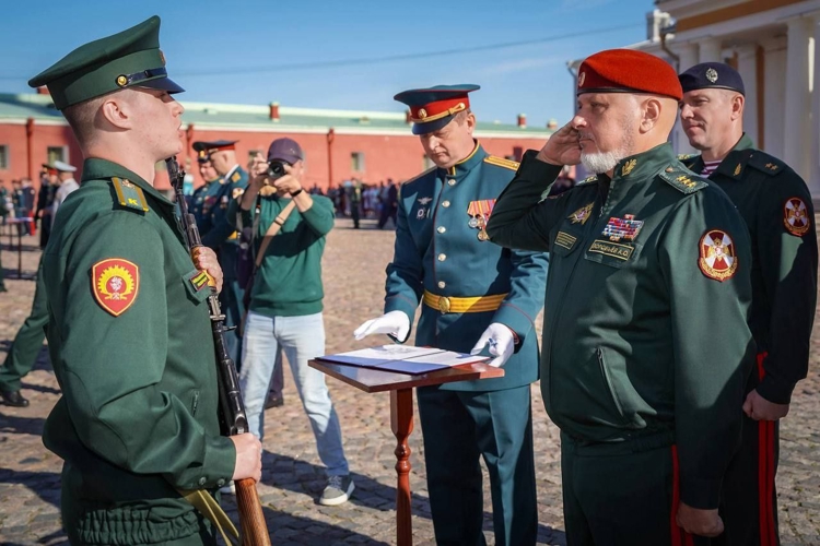 Генерал-полковник Алексей Воробьёв поздравил первокурсников Военной академии Росгвардии с принятием Военной присяги