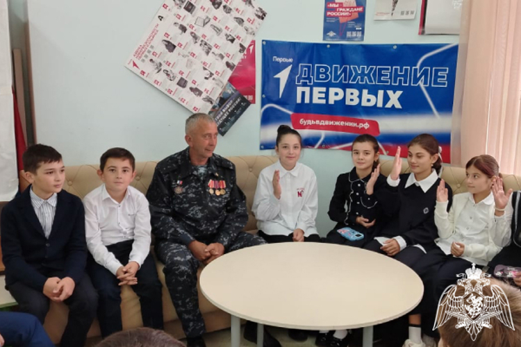 В Карачаевске прошла встреча школьников с ветеранами Росгвардии