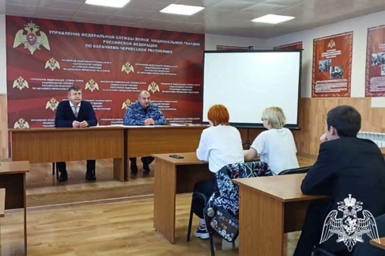 Росгвардейцы обсудили перспективы обучения в ведомственных вузах с учащимися колледжа «Полиглот»