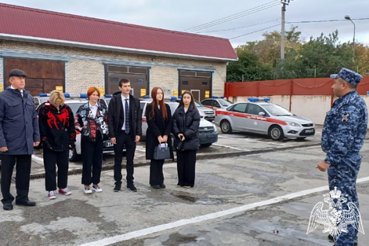 День открытых дверей для студентов провели в Черкесске сотрудники вневедомственной охраны Росгвардии
