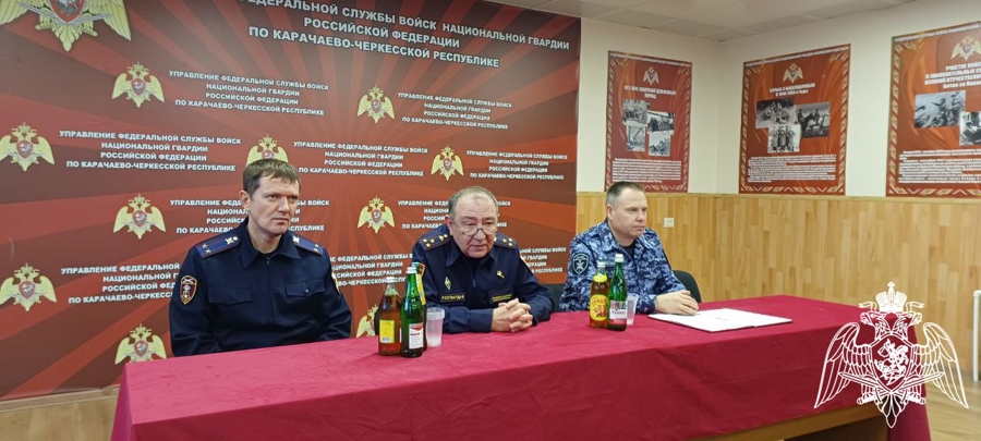 Сотрудников вневедомственной охраны Росгвардии поздравили в Карачаево-Черкесии