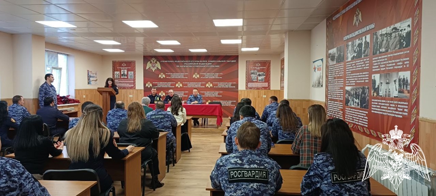 Сотрудников вневедомственной охраны Росгвардии поздравили в Карачаево-Черкесии