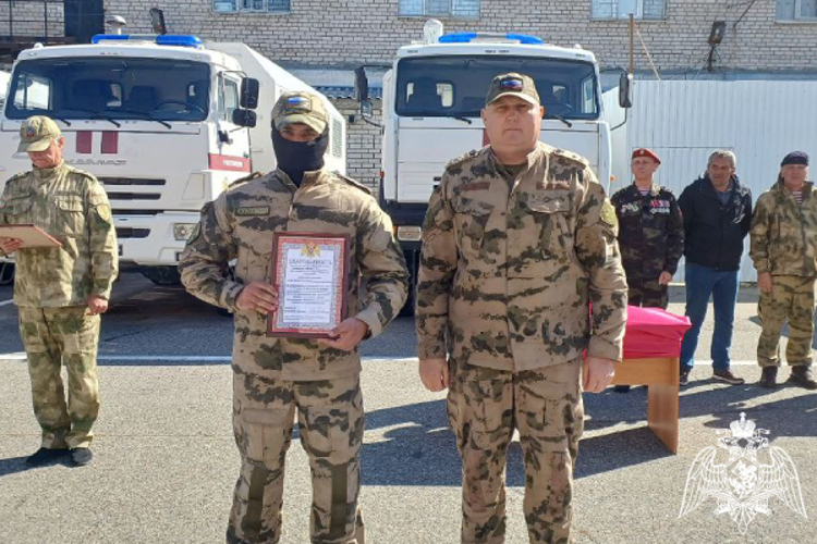 В Карачаево-Черкесии поздравили сотрудников ОМОН с профессиональным праздником