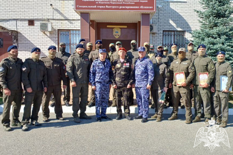 Сотрудников СОБР Росгвардии на Северном Кавказе поздравили с профессиональным праздником