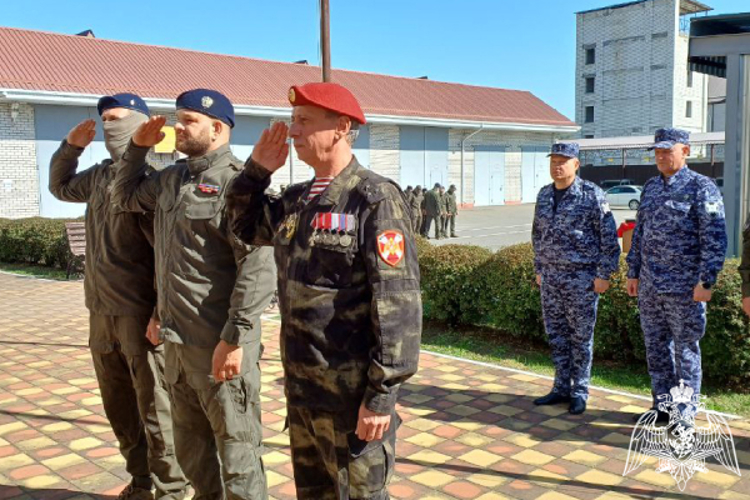 В Управлении Росгвардии по Карачаево-Черкесской Республике поздравили сотрудников СОБР с профессиональным праздником 