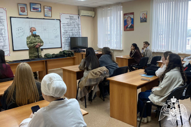 Росгвардейцы провели День открытых дверей   для школьников Черкесска