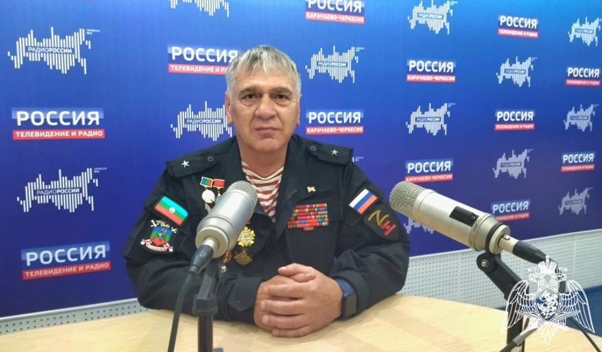 Ветеран Росгвардии стал гостем прямого эфира региональной радиостанции в Карачаево-Черкесии