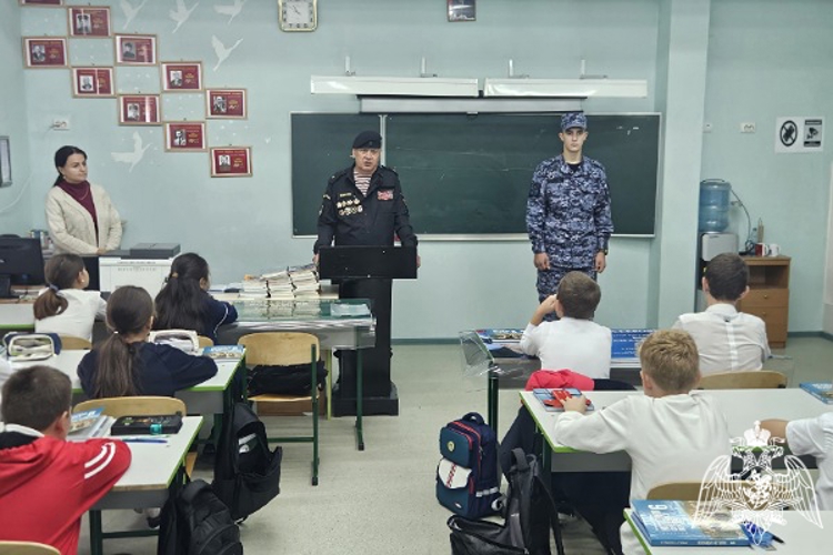 Росгвардейцы Карачаево-Черкесии провели для школьников урок Мужества, посвященный Дню памяти погибших в Первой мировой войне
