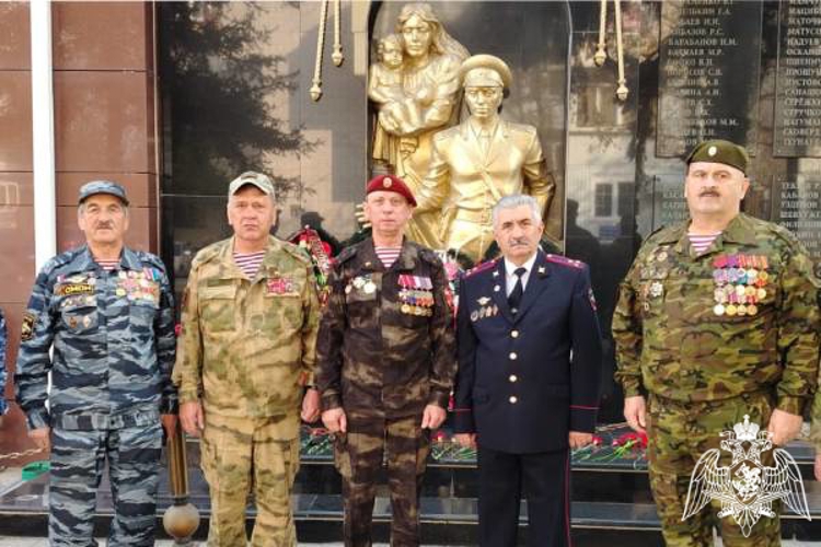 Сотрудники и ветераны Росгвардии приняли участие в памятных мероприятиях