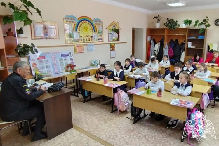 Росгвардейцы Карачаево-Черкесии провели урок Мужества для школьников
