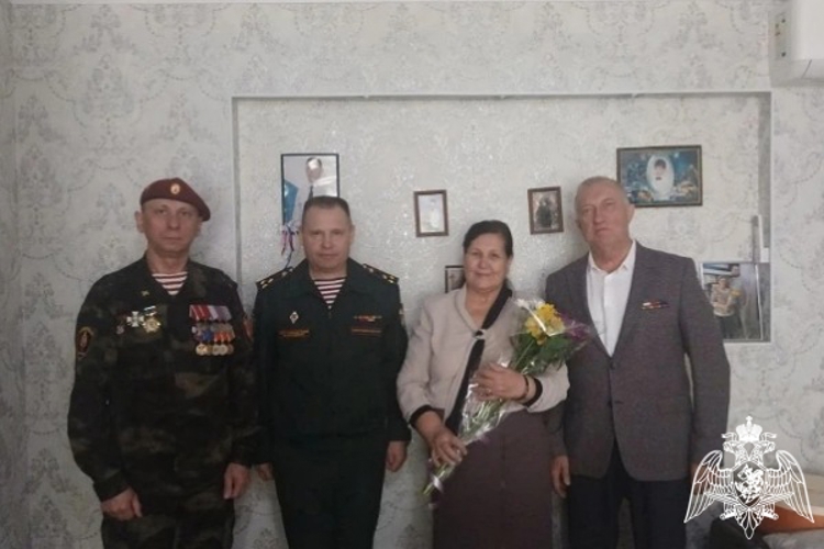 В Карачаево-Черкесии представители Росгвардии приняли участие в памятном мероприятии ко Дню Героев Отечества 