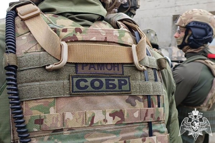 При поддержке СОБР Росгвардии задержаны подозреваемые в вымогательстве
