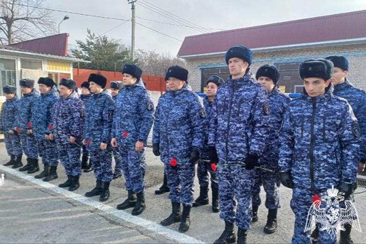 Росгвардейцы почтили память боевого товарища в Карачаево-Черкесии