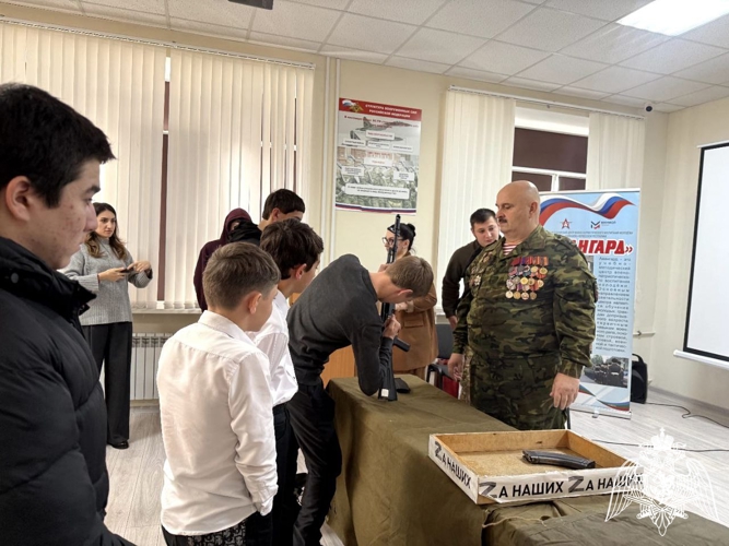 Ветеран Росгвардии провел патриотическое мероприятие для школьников Карачаево-Черкесии