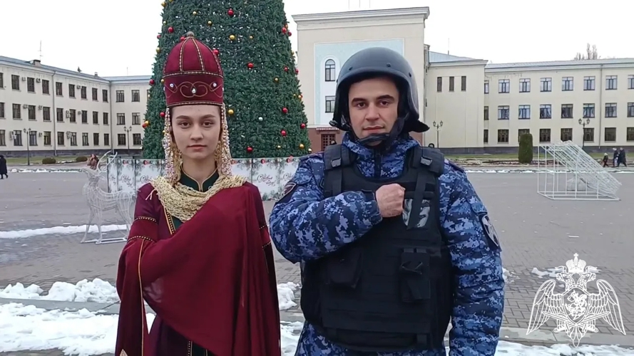 Сотрудники вневедомственной охраны Управления Росгвардии по Карачаево-Черкесской Республике приняли участие во флешмобе единства народов России