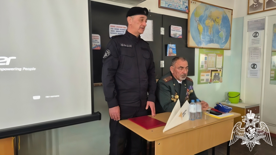 Сотрудник  Росгвардии встретился с молодежью Карачаево-Черкесии