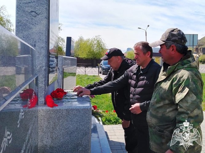 Росгвардейцы провели для школьников урок Мужества, посвященный победе советстких войск в Сталинградской битве