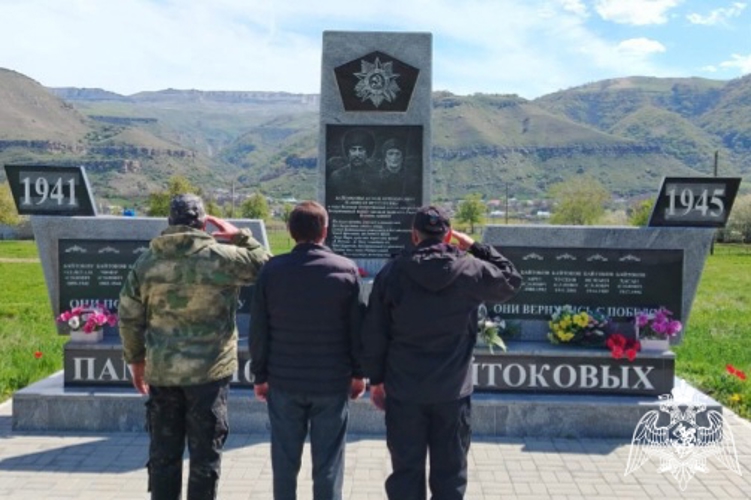 Росгвардейцы провели для школьников урок Мужества, посвященный победе советстких войск в Сталинградской битве