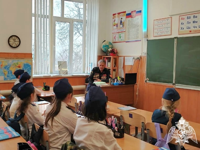 В преддверии Дня Росгвардии ветеран ведомства встретился с молодежью Карачаево-Черкесии   