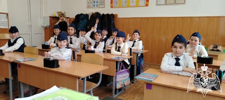 В преддверии Дня Росгвардии ветеран ведомства встретился с молодежью Карачаево-Черкесии   
