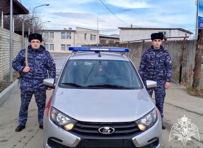 В Карачаево-Черкесии сотрудники Росгвардии задержали  подозреваемую в сбыте наркотиков