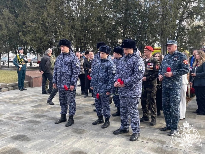 Росгвардейцы в Карачаево-Черкесии почтили память воинов-интернационалистов