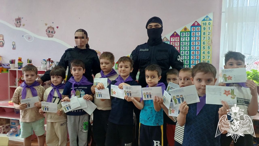 В Карачаево-Черкесии росгвардейцы приняли участие во всероссийской акции «Письмо солдату»