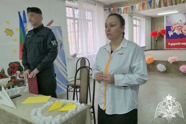 В Черкесске офицер Росгвардии провел урок Мужества