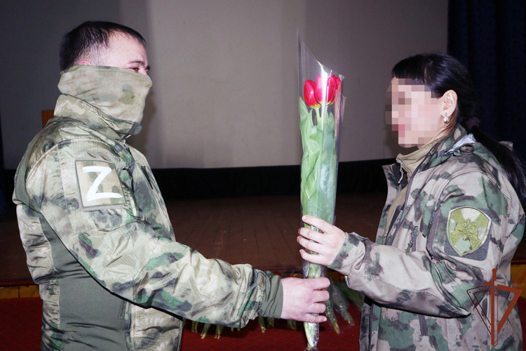  Росгвардейцы поздравили женщин-военнослужащих и сотрудников ведомства, выполняющих задачи специальной военной операции