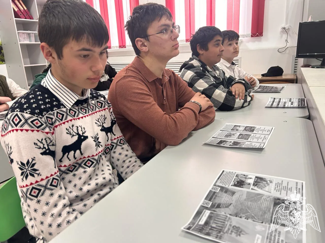 В Карачаево-Черкесии росгвардейцы продолжают цикл патриотических встреч с молодежью в рамках юбилея ведомства
