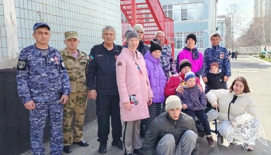 В Карачаево-Черкесии ветераны Росгвардии навестили воспитанников социального учреждения
