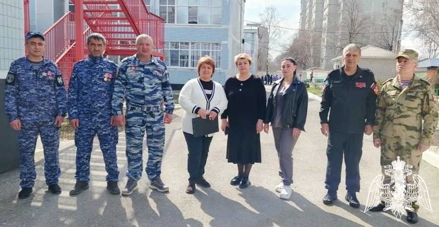 В Карачаево-Черкесии ветераны Росгвардии навестили воспитанников социального учреждения