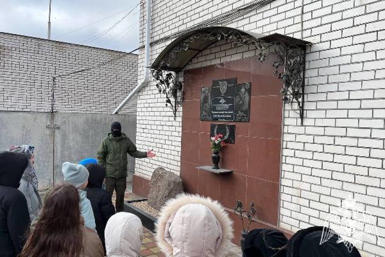 В Карачаево-Черкесии росгвардейцы продолжают проводить патриотические встречи с молодёжью региона