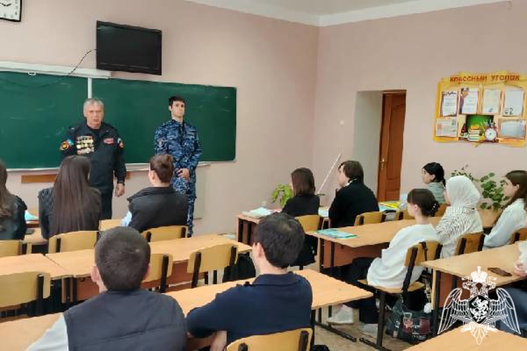 В Карачаево-Черкесии ветераны Росгвардии провели патриотические мероприятия в честь Дня воссоединения Крыма с Россией