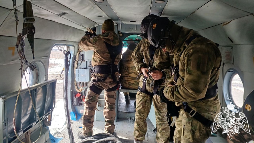 В Карачаево-Черкесии росгвардейцы отработали воздушно-десантную подготовку