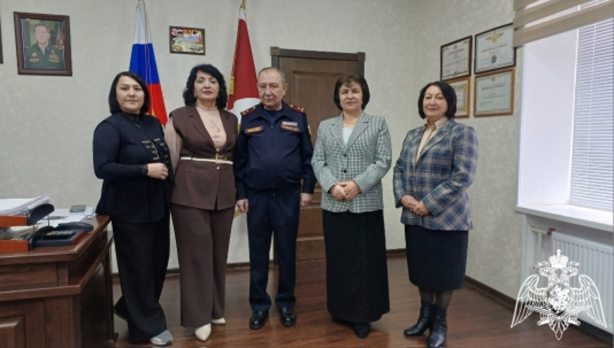 В Карачаево-Черкесии представители республиканских СМИ поздравили росгвардейцев с профессиональным праздником