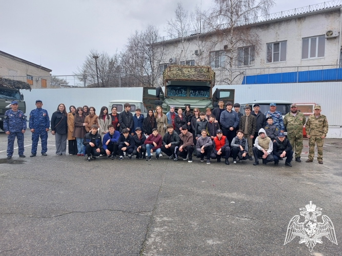 Сотрудники ОМОН Росгвардии провели День открытых дверей для школьников Карачаево-Черкесии