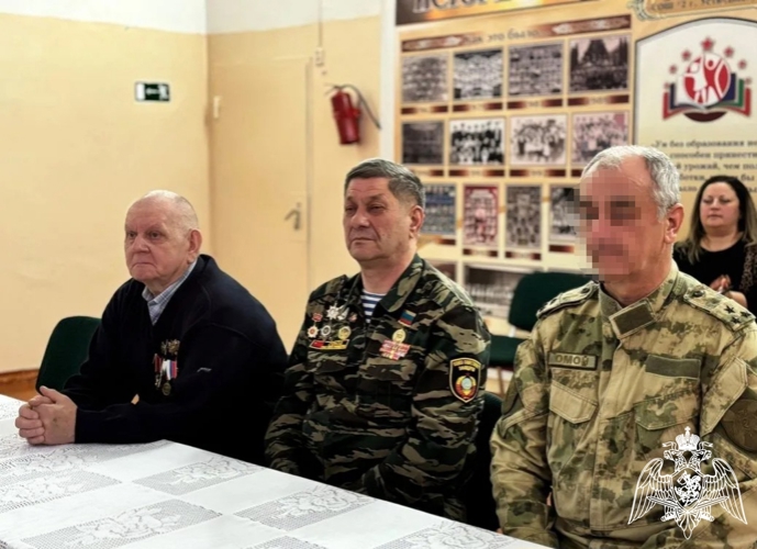 В Карачаево-Черкесии росгвардейцы встретились со школьниками  региона