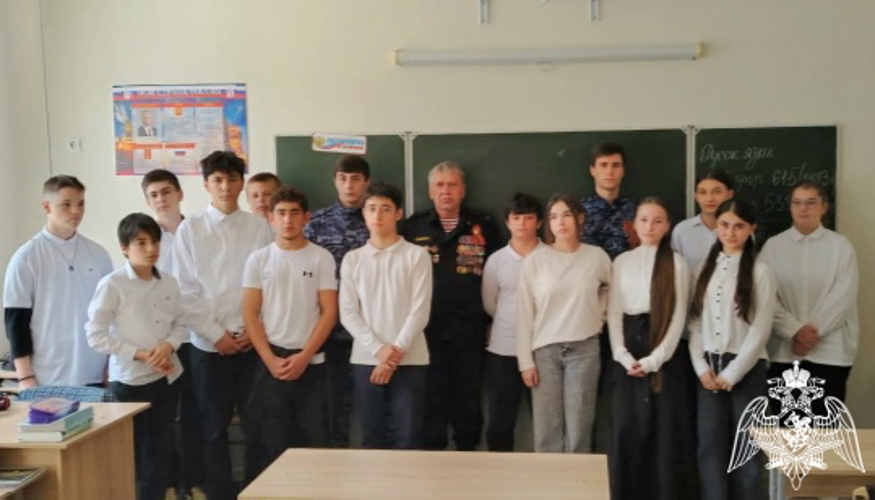 Росгвардейцы провели для школьников круглый стол в преддверии Дня Победы