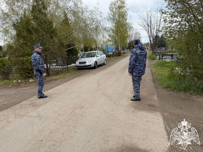 Правопорядок на Радоницу  обеспечили сотрудники Росгвардии в Карачаево - Черкесии 