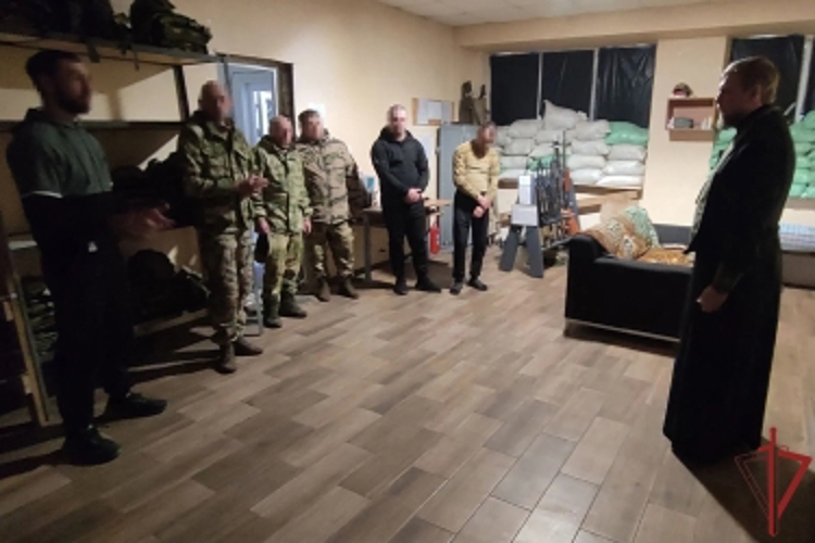Православный священнослужитель посетил росгвардейцев в зоне СВО