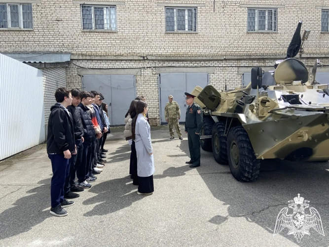 В Карачаево-Черкесии росгвардейцы провели для школьников День открытых дверей